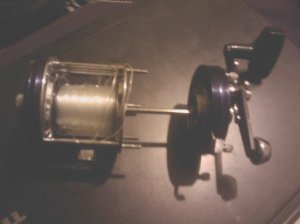 2. Pull the side plate straight away from the cage until the spindle is free of the spool 2. Pull the side plate straight away from the cage until the spindle is free of the spool